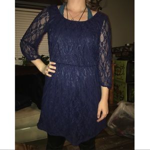 Navy blue lacy sleeved midi dress